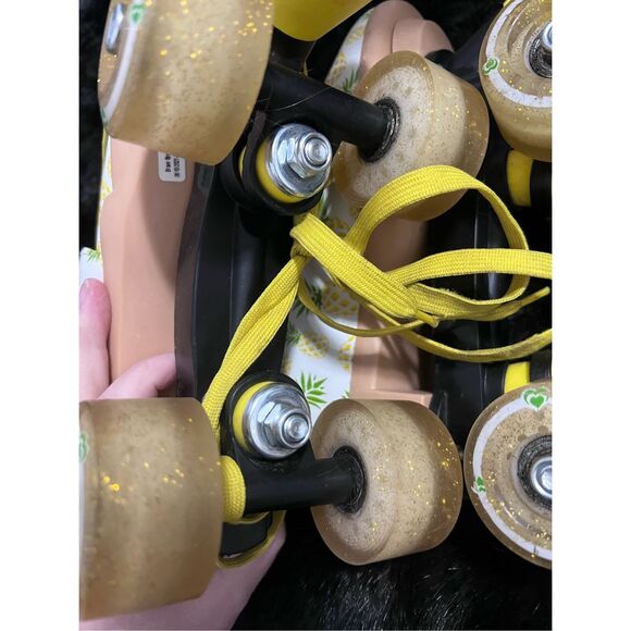 Circle Society Classic Adjustable Skate, pineapples size 3 - 7 - Picture 8 of 8